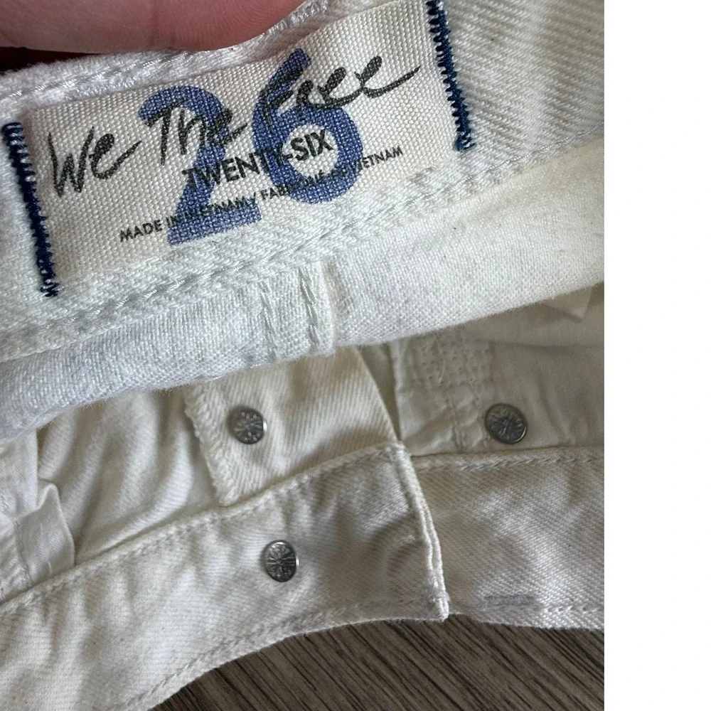 We The Free Free People Makai Cutoff Distressed Shorts Size 26 off White